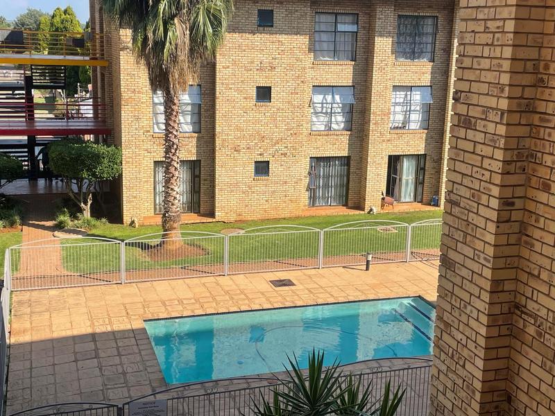 To Let 1 Bedroom Property for Rent in Kannoniers Park North West